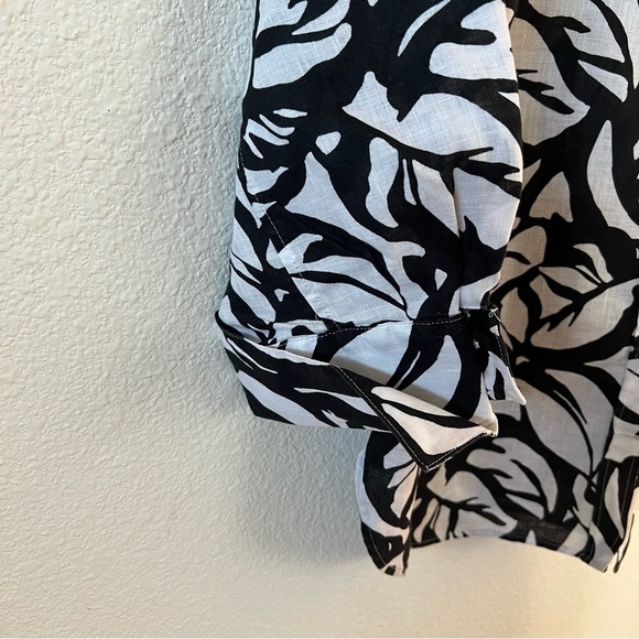 Chico’s 100% Linen Top Black and White Size 8-10 - Picture 3 of 10